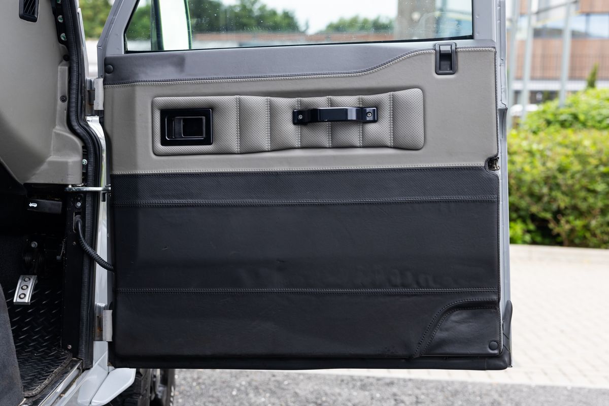 2015 Land Rover Defender 110 Urban Truck