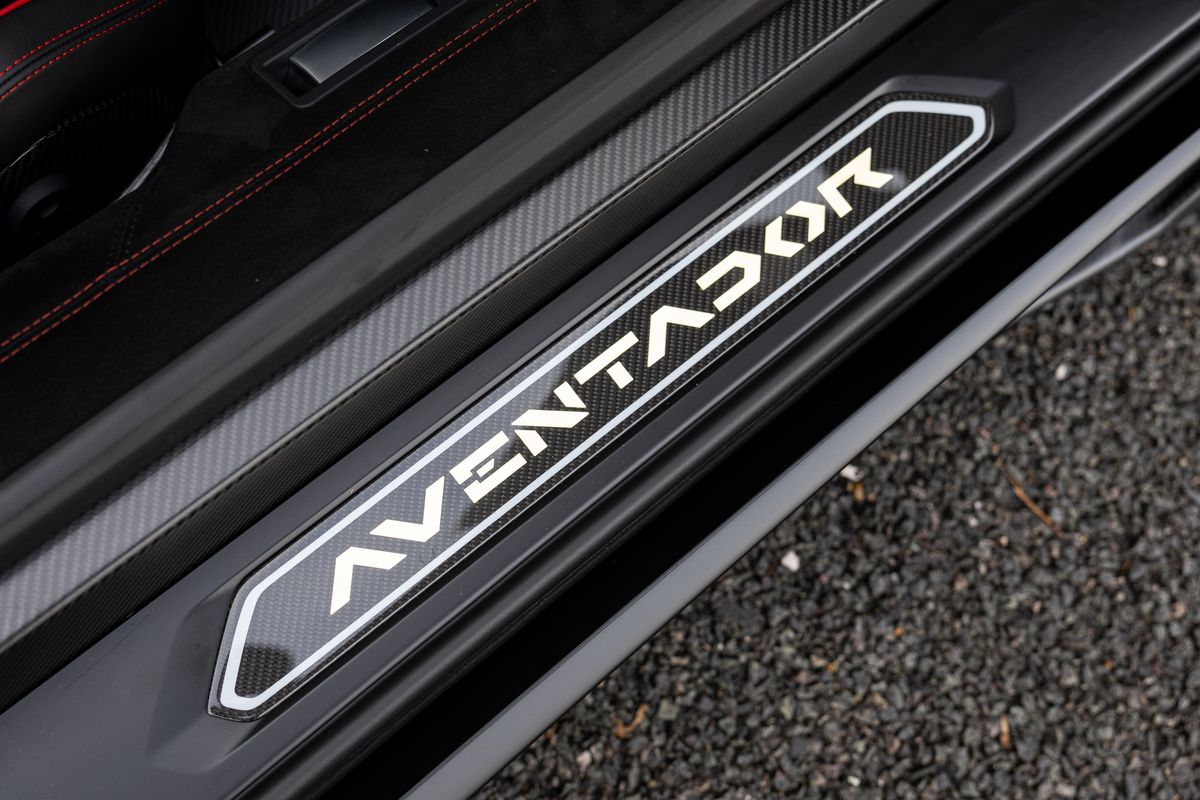 2021 Lamborghini Aventador SVJ Roadster