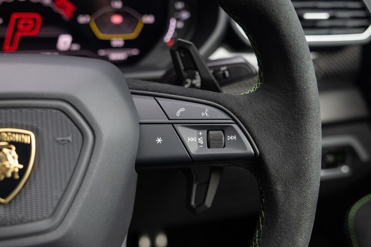 2024 Lamborghini Urus Performante