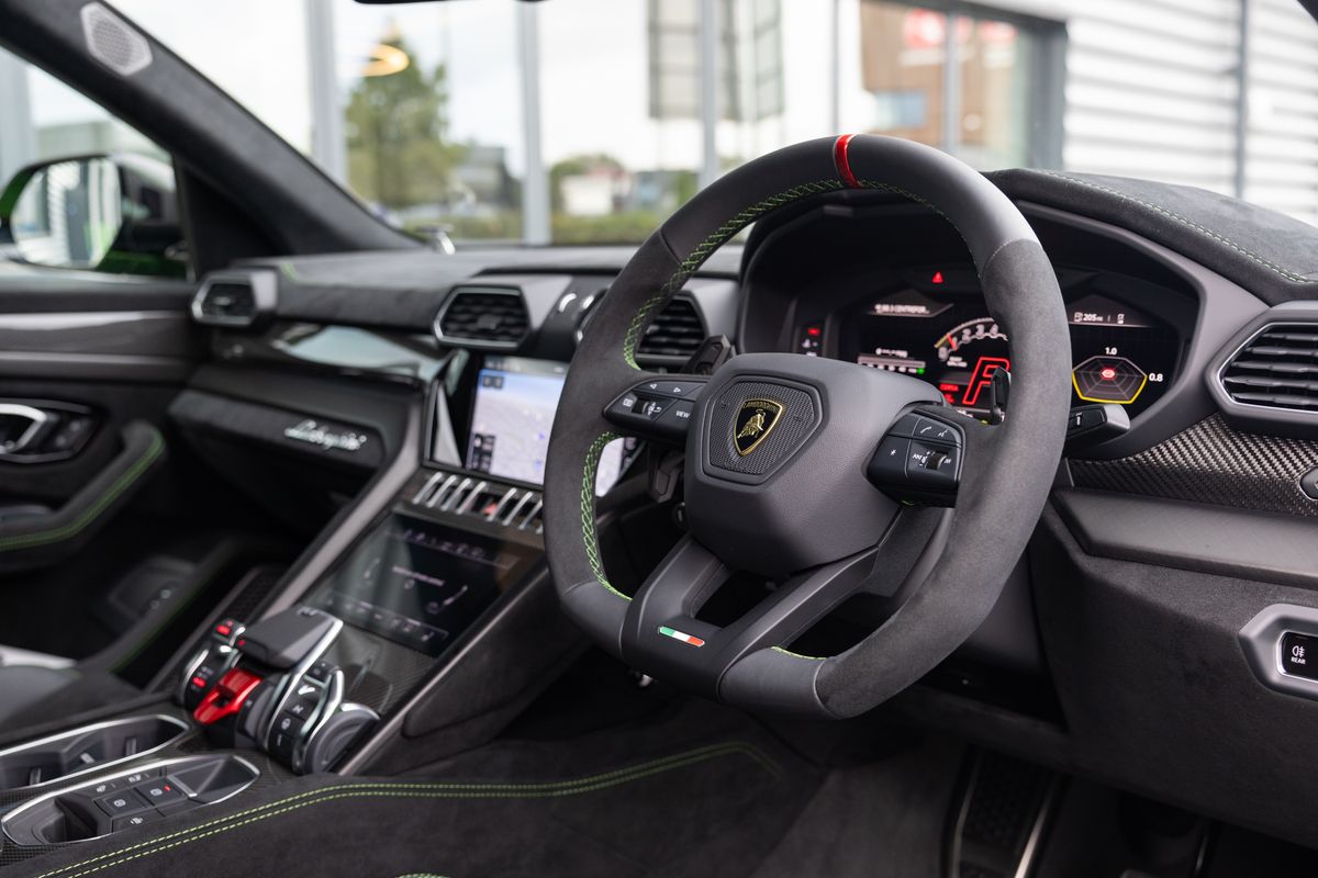 2024 Lamborghini Urus Performante