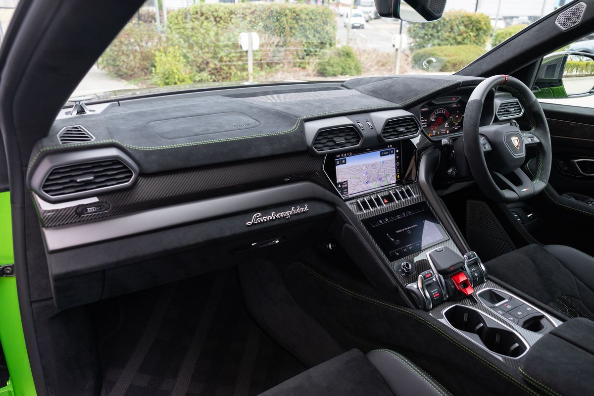 2024 Lamborghini Urus Performante
