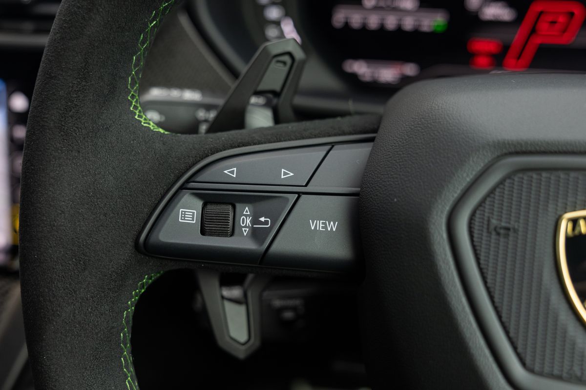 2024 Lamborghini Urus Performante