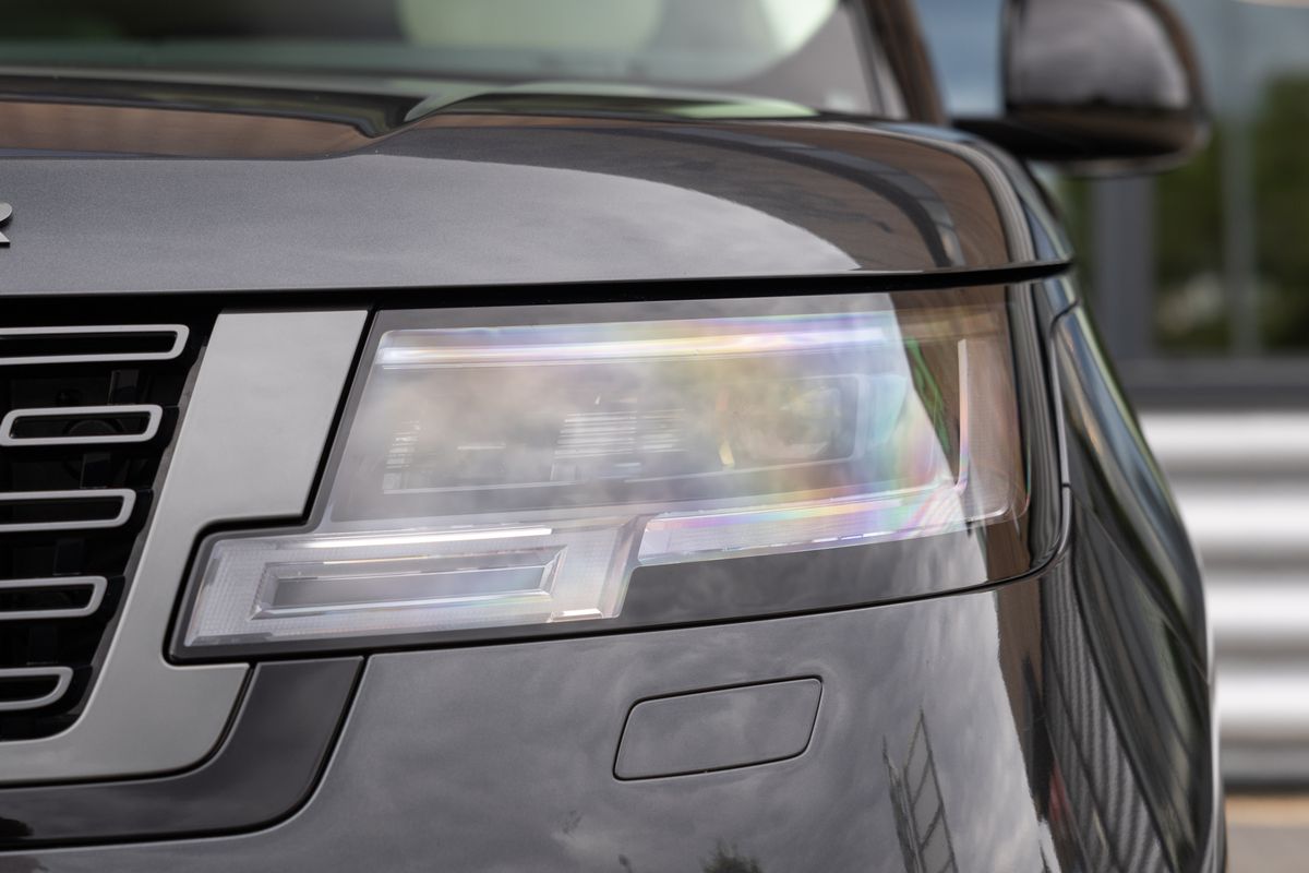 2023 Land Rover Range Rover P550e Autobiography