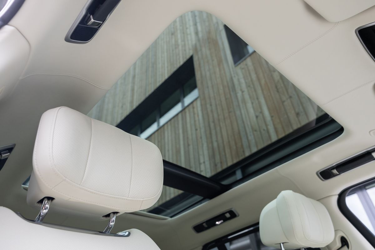 2023 Land Rover Range Rover P550e Autobiography