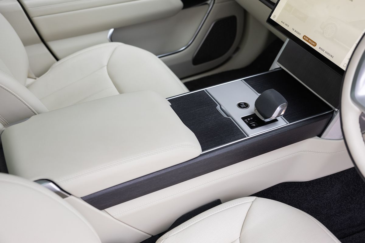 2023 Land Rover Range Rover P550e Autobiography