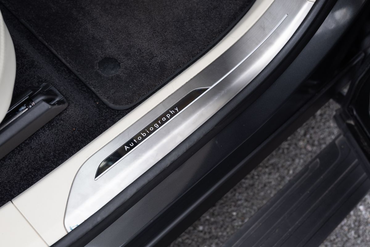2023 Land Rover Range Rover P550e Autobiography