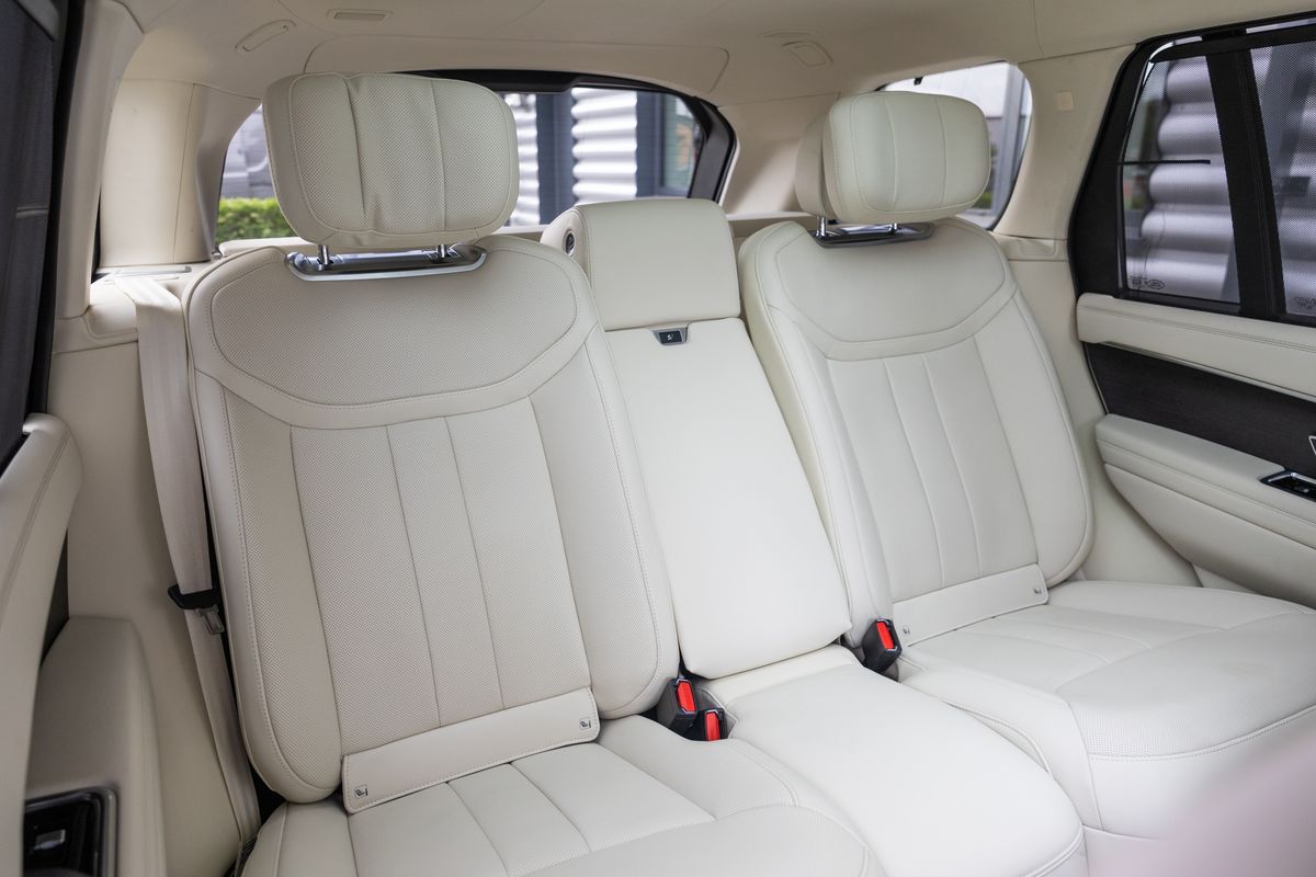 2023 Land Rover Range Rover P550e Autobiography