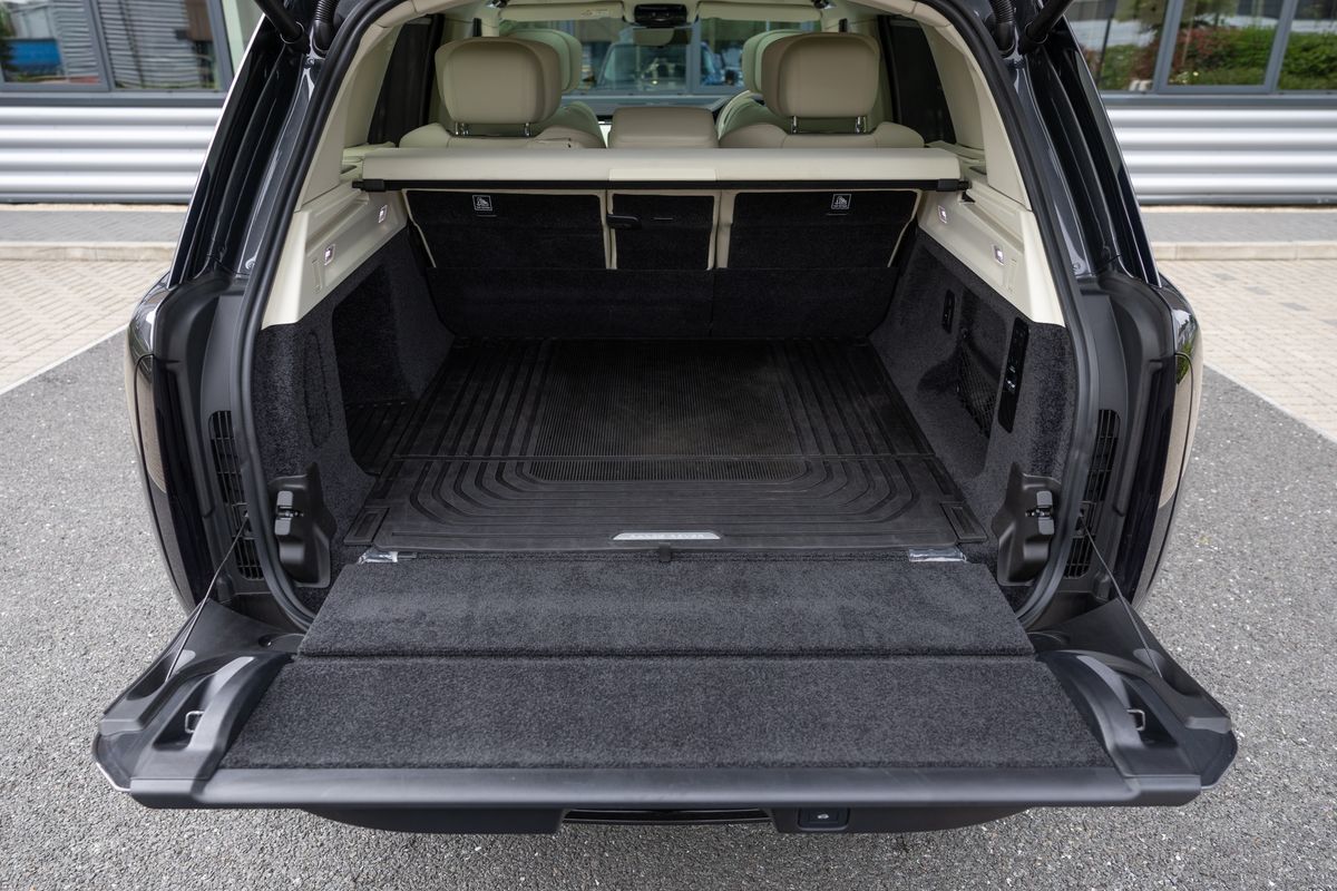 2023 Land Rover Range Rover P550e Autobiography