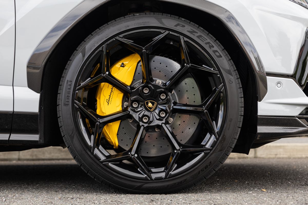 2023 Lamborghini Urus Performante