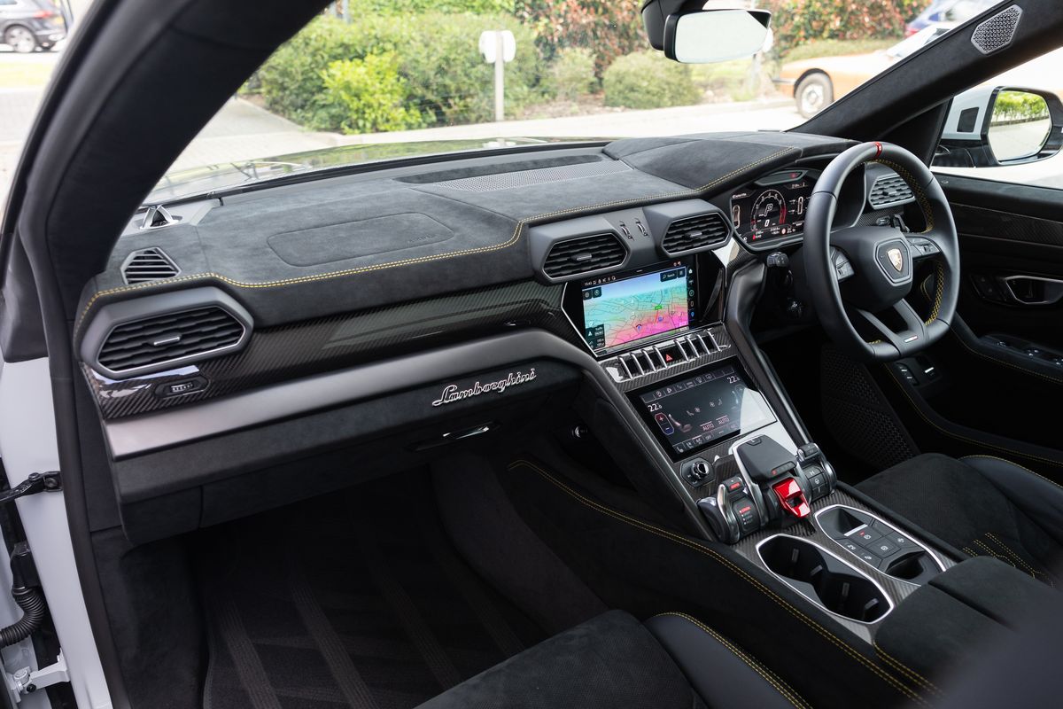2023 Lamborghini Urus Performante