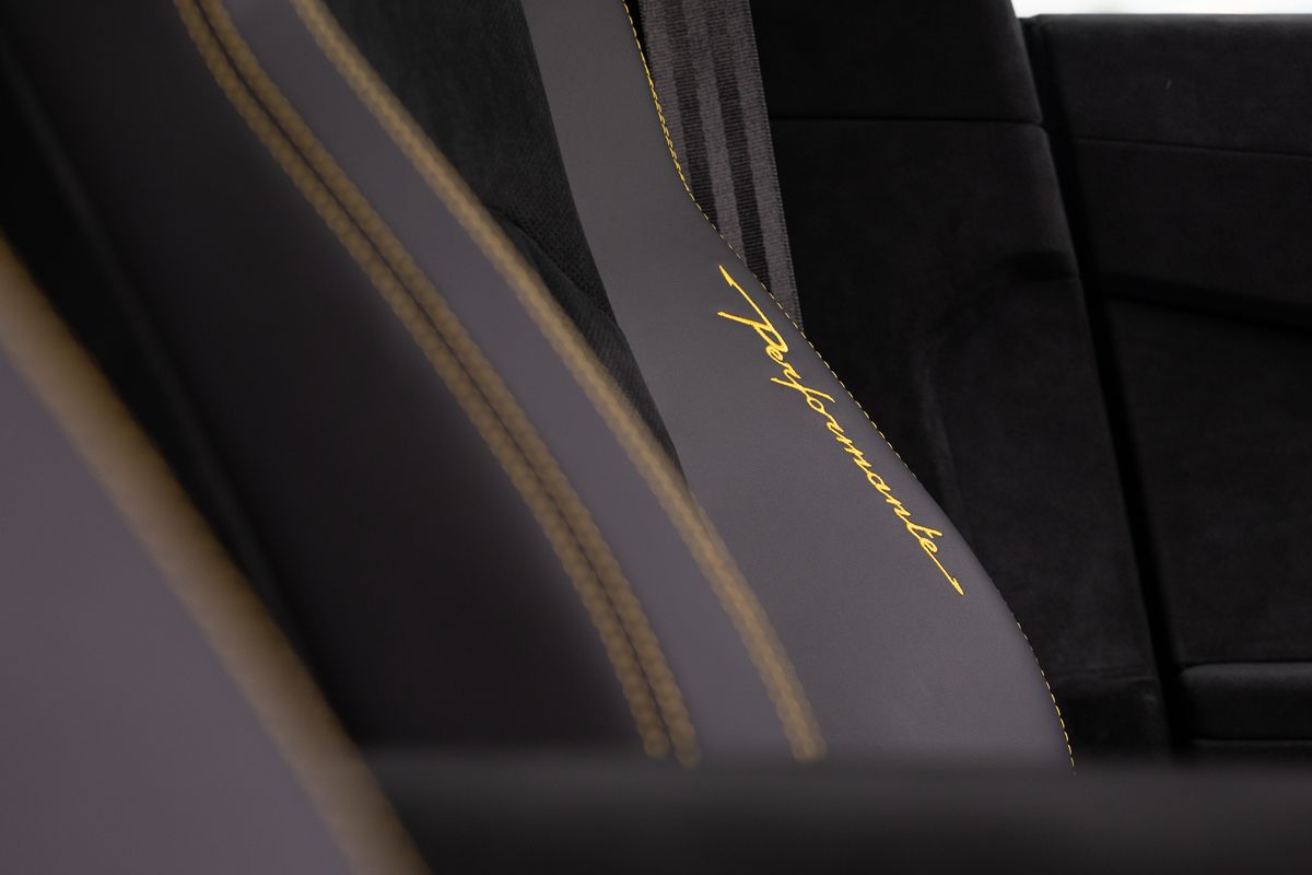 2023 Lamborghini Urus Performante