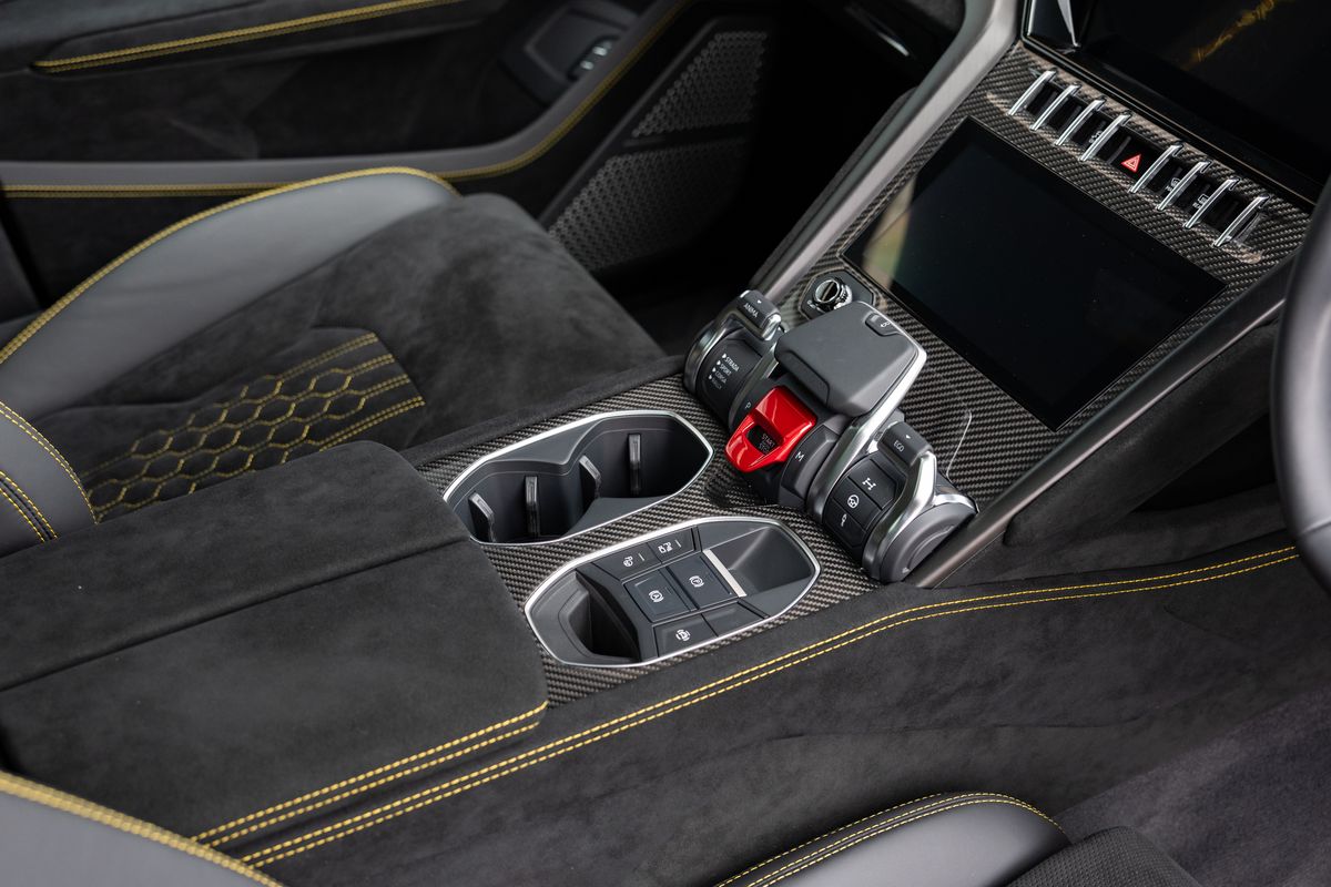 2023 Lamborghini Urus Performante