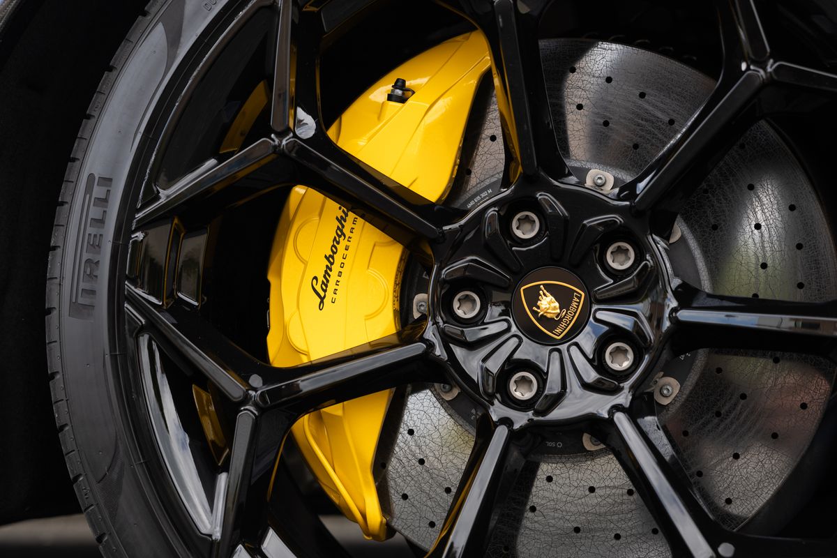 2023 Lamborghini Urus Performante
