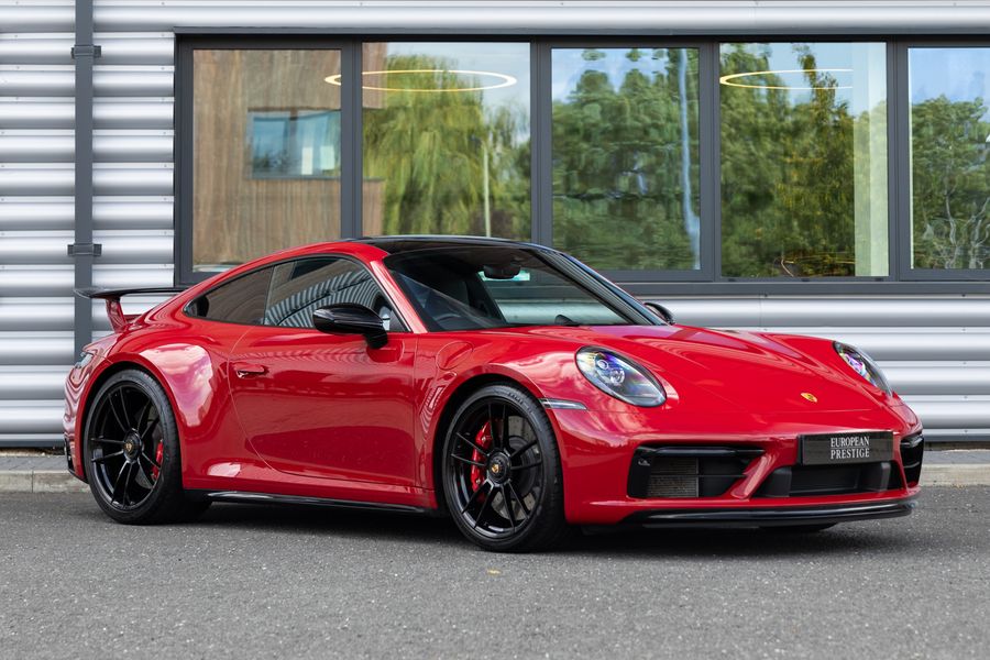 Porsche 911 (992) Carrera 4 GTS