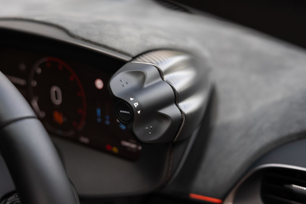 2022 McLaren Artura Performance