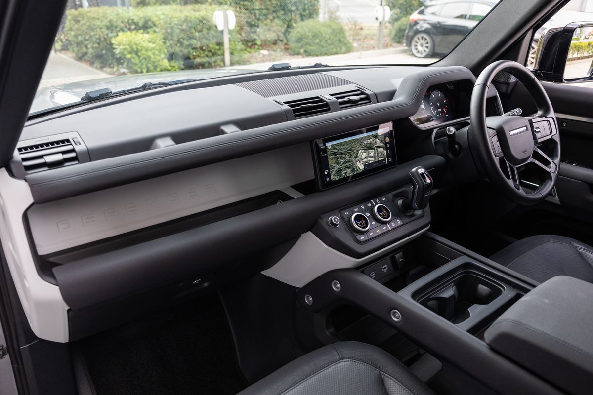 2022 Land Rover Defender 110 D250 X-Dynamic SE URBAN