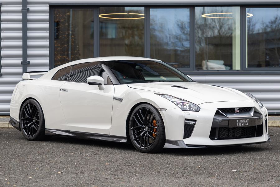 Nissan R35 GT-R Recaro