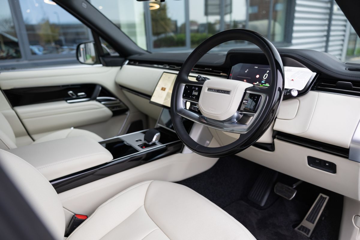 2024 Land Rover Range Rover P460e Autobiography LWB