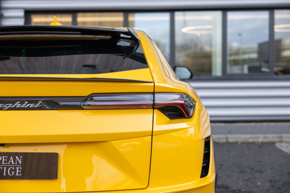 2023 Lamborghini Urus Performante