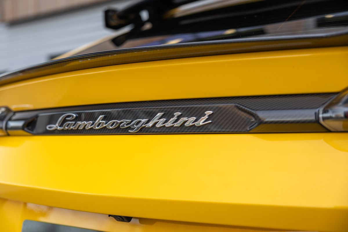 2023 Lamborghini Urus Performante