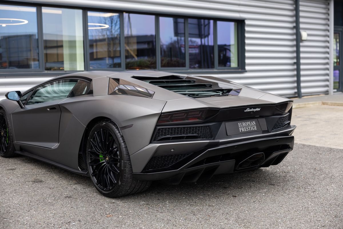 2017 Lamborghini Aventador S