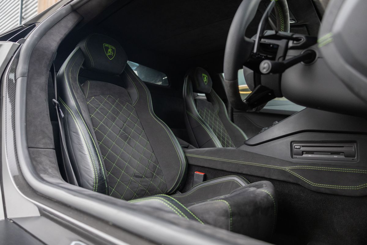2017 Lamborghini Aventador S
