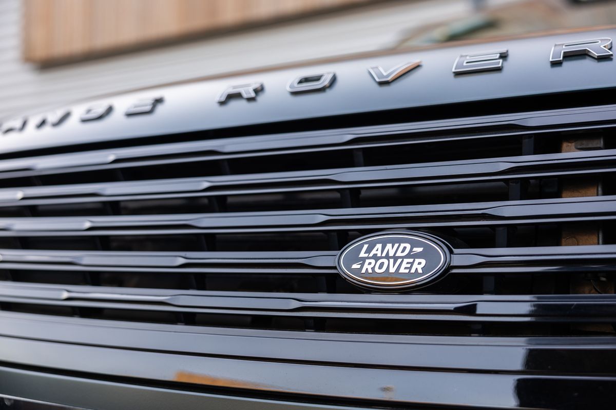 2024 Land Rover Range Rover P615 V8 SV LWB