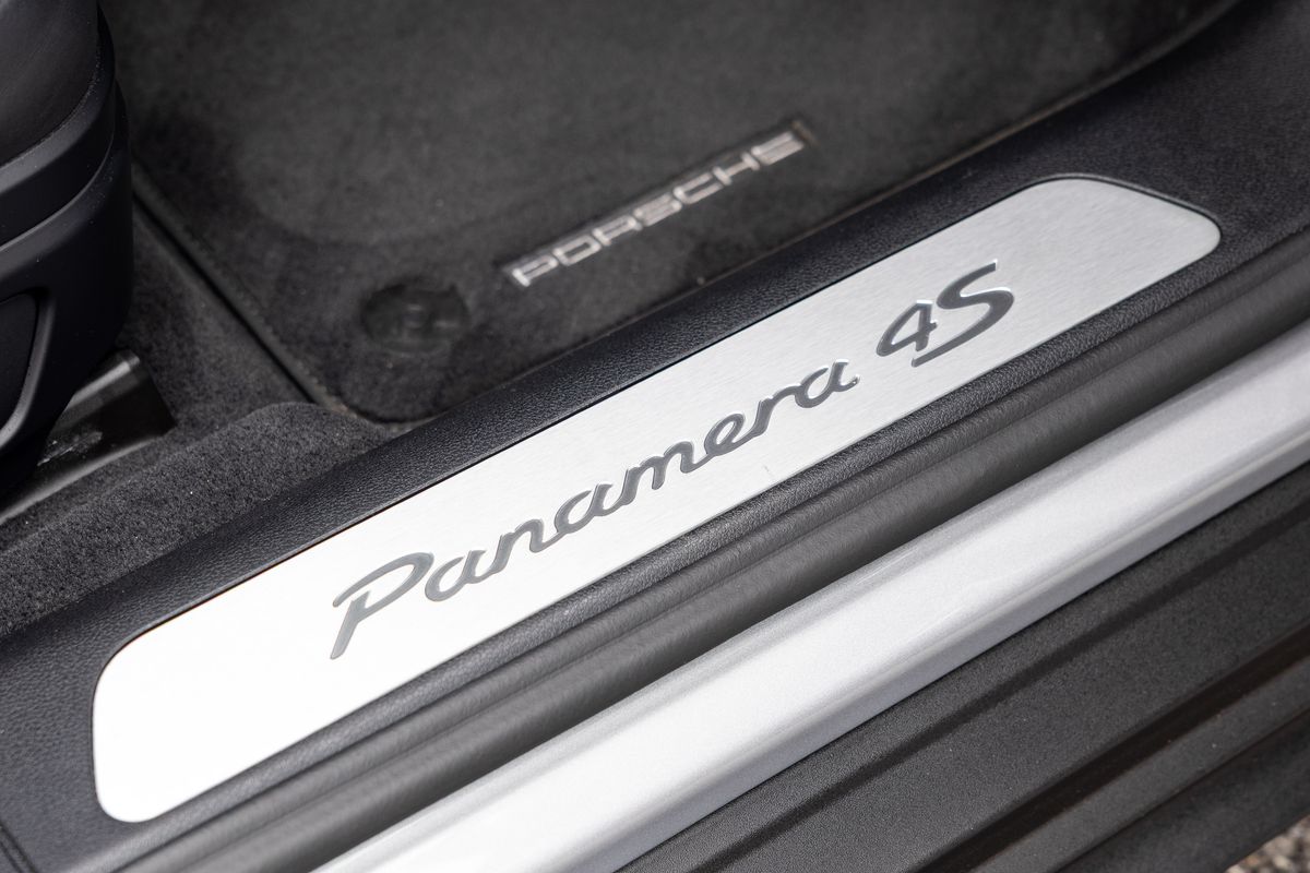 2022 Porsche Panamera 4S Saloon