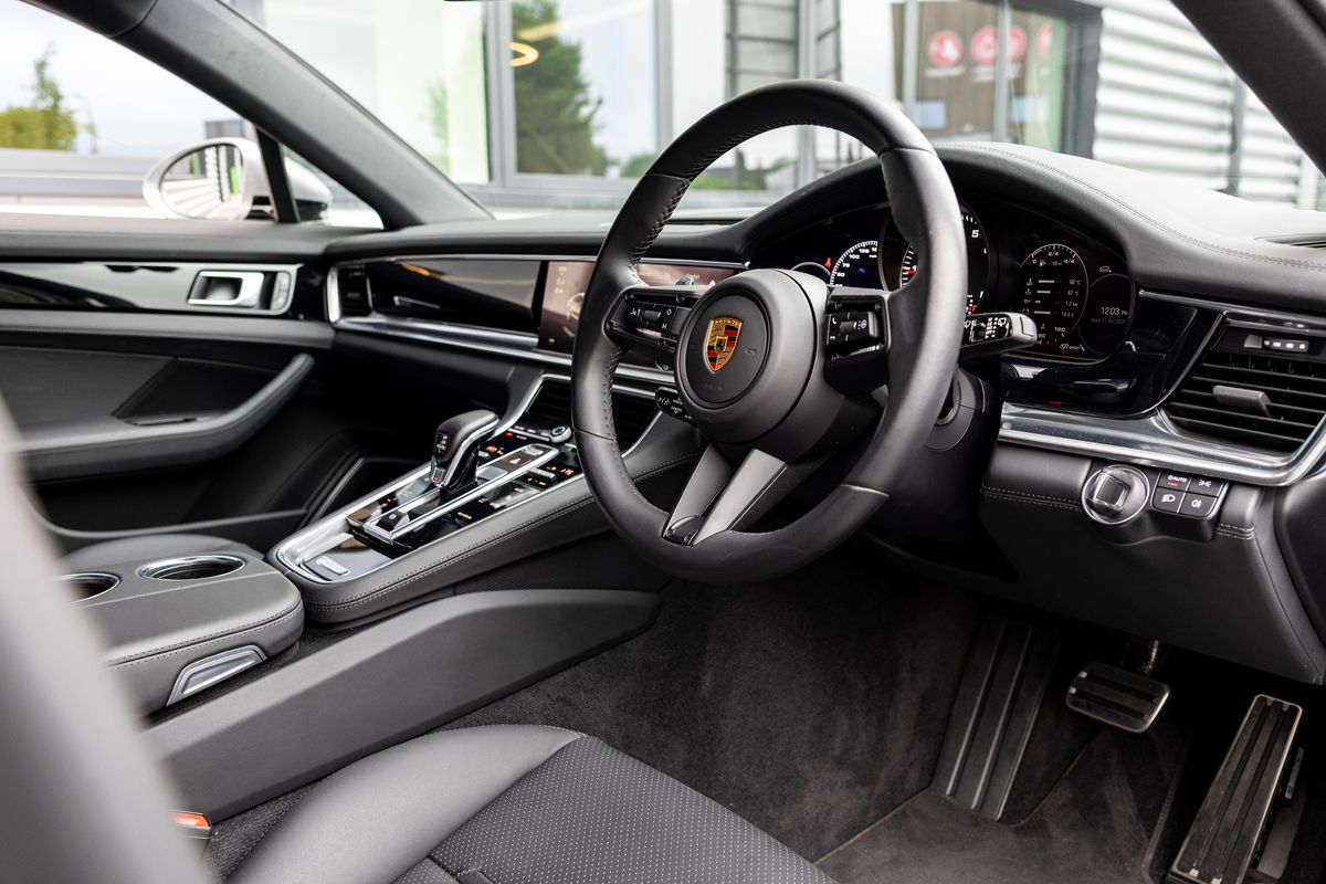2022 Porsche Panamera 4S Saloon