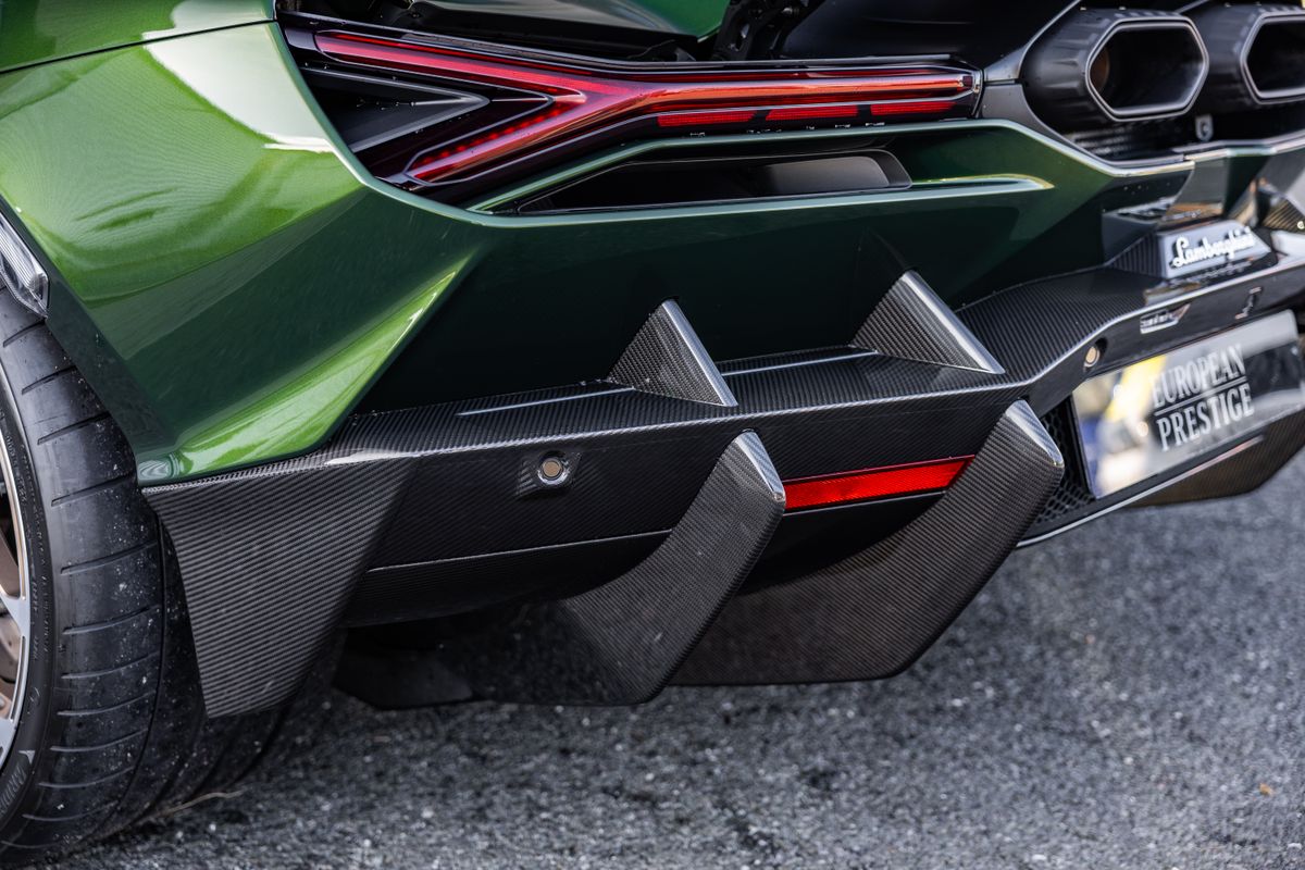 2024 Lamborghini Revuelto