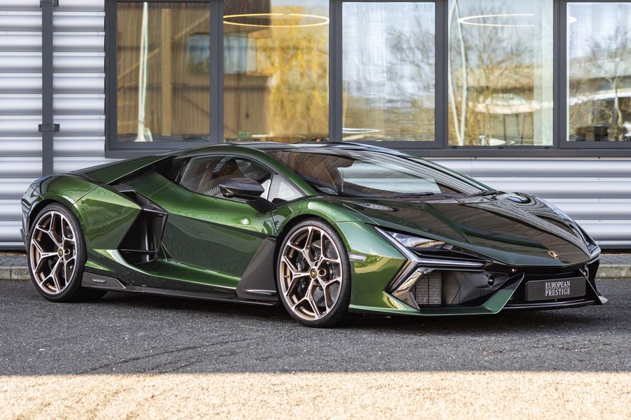 Lamborghini Revuelto