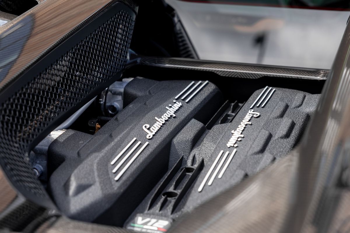 2024 Lamborghini Revuelto