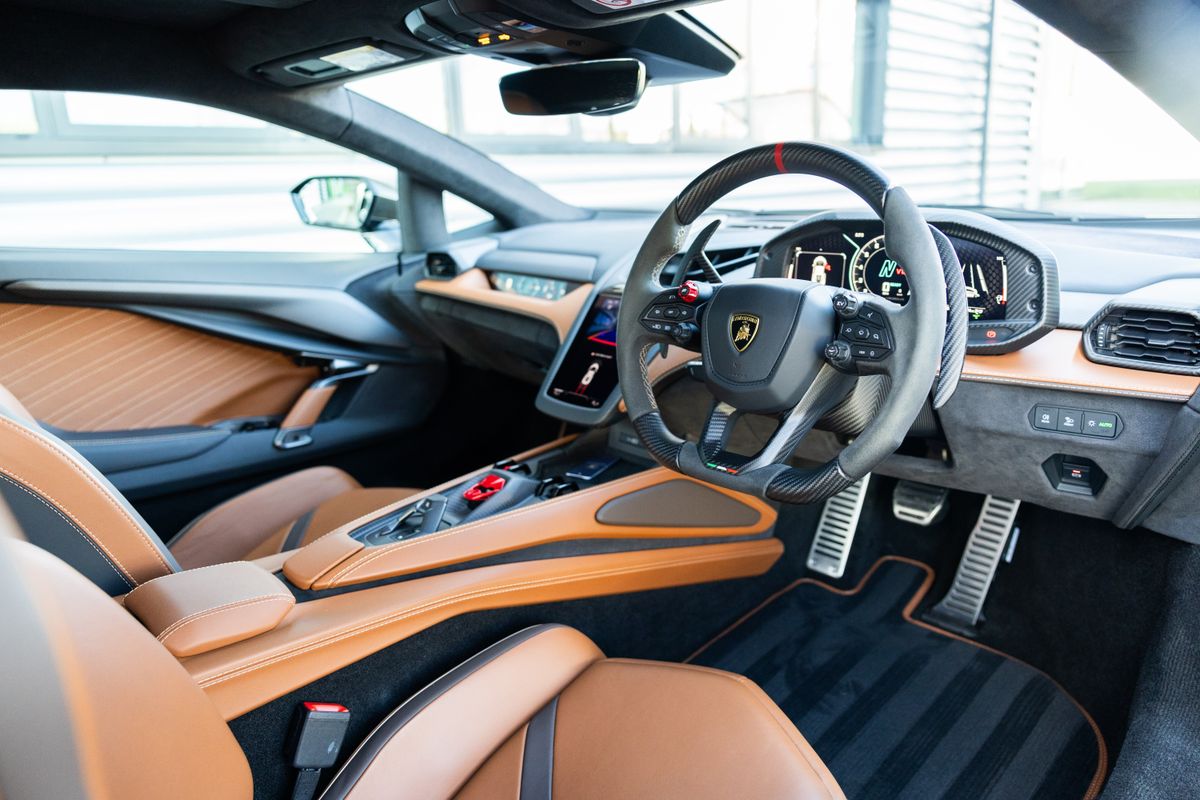 2024 Lamborghini Revuelto