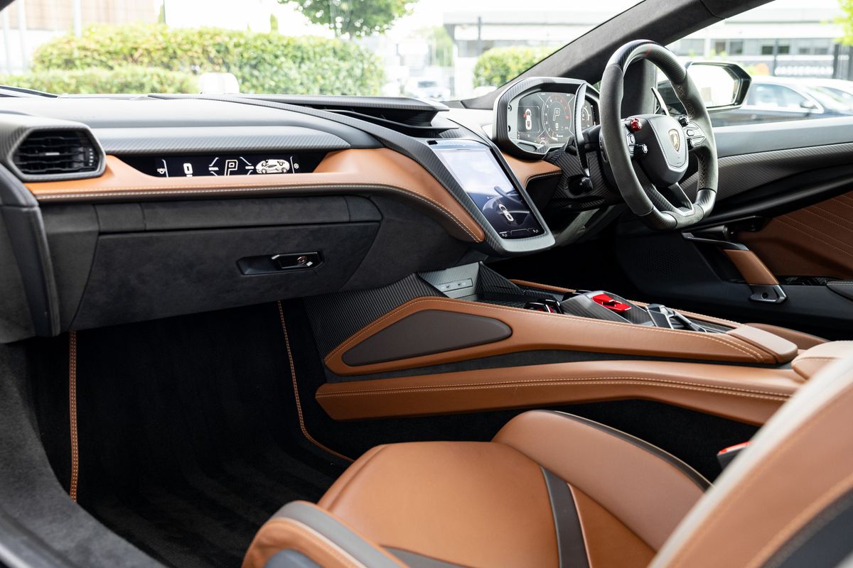 2024 Lamborghini Revuelto