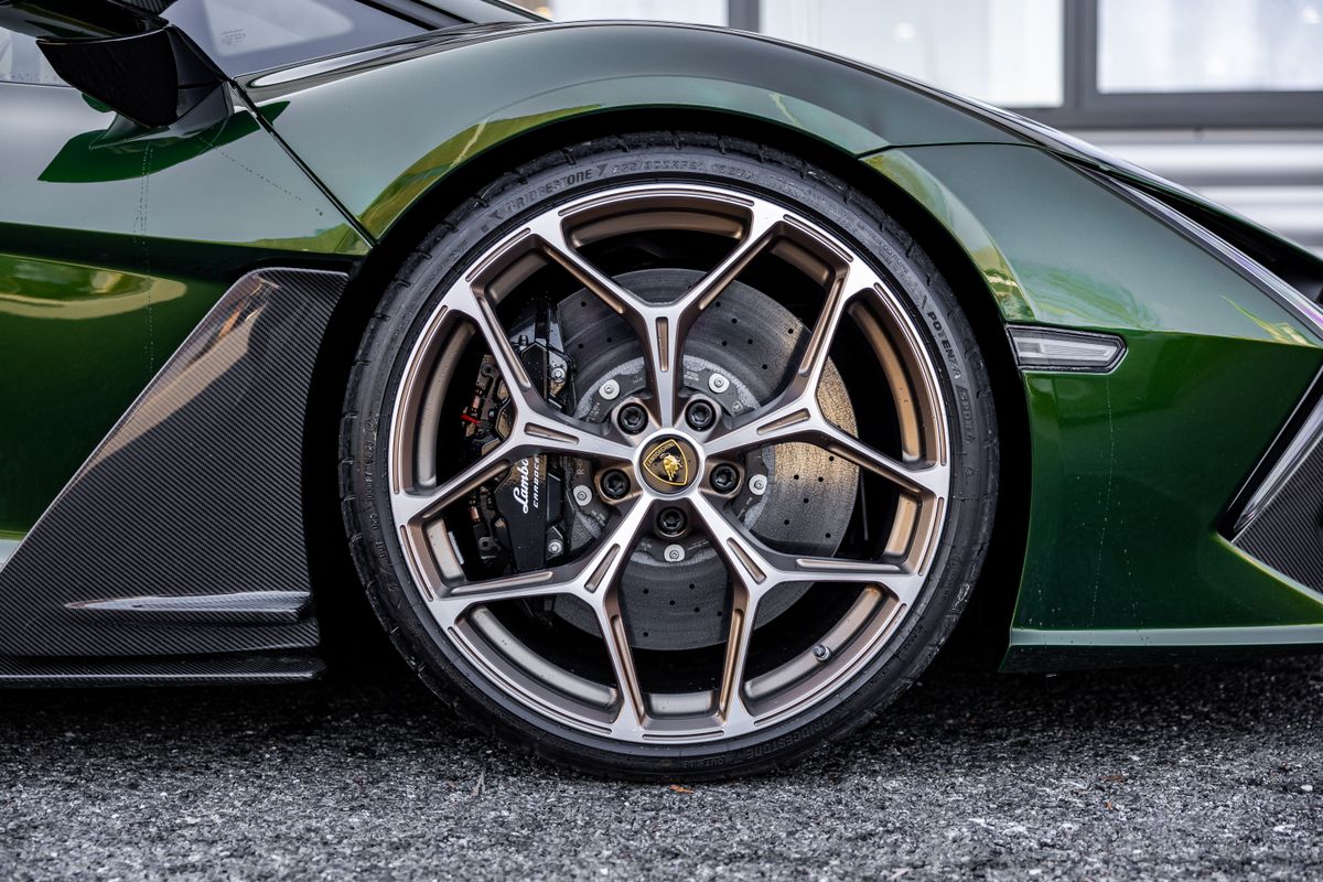 2024 Lamborghini Revuelto
