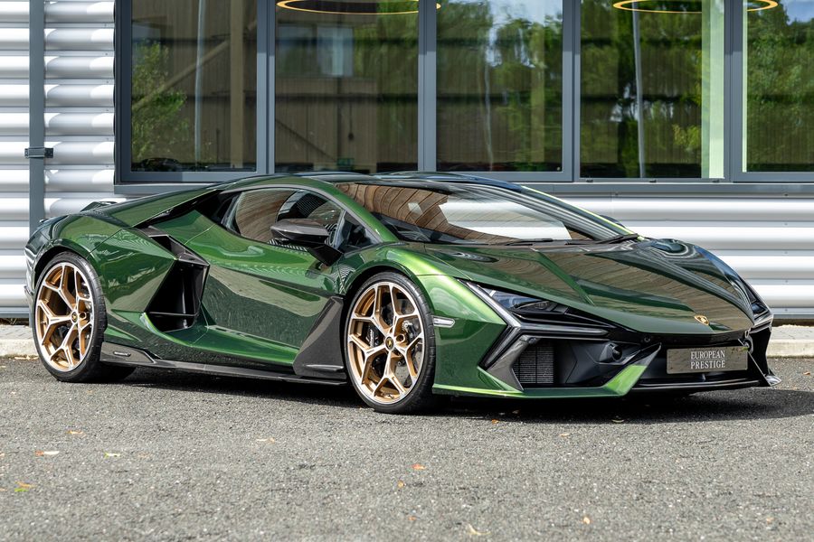Lamborghini Revuelto