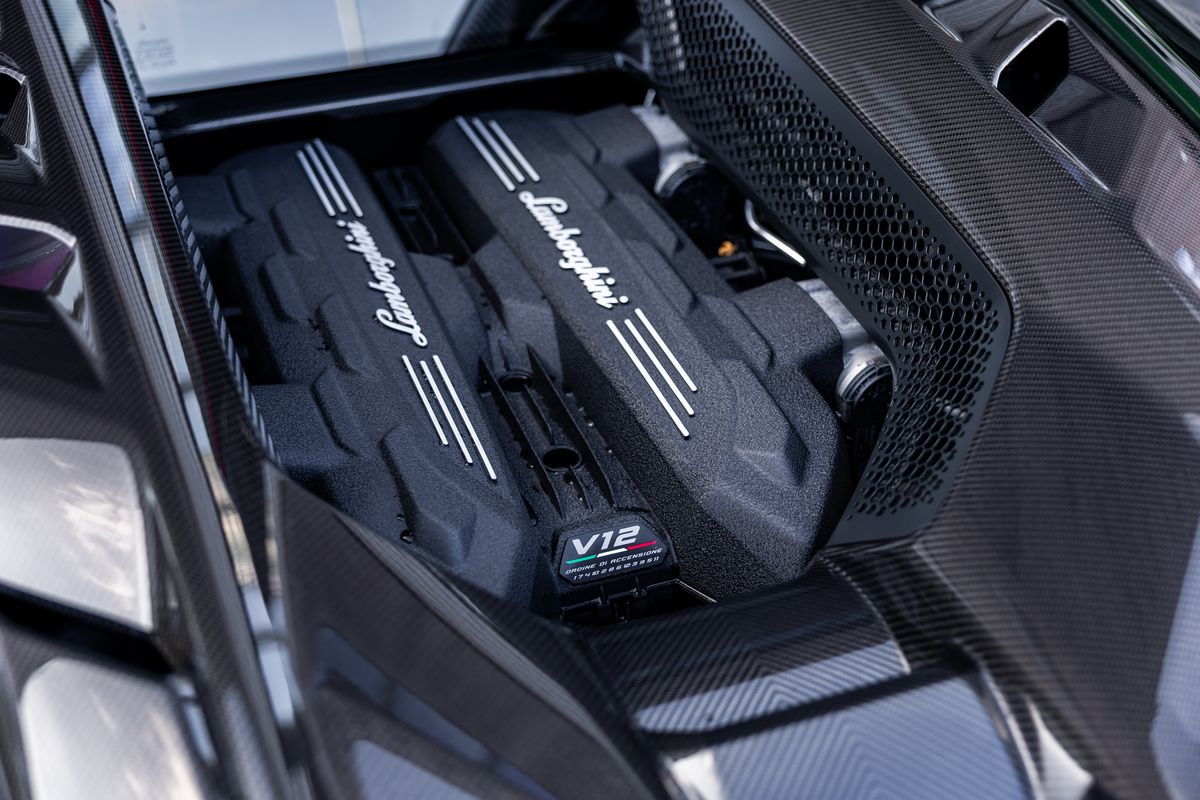2024 Lamborghini Revuelto