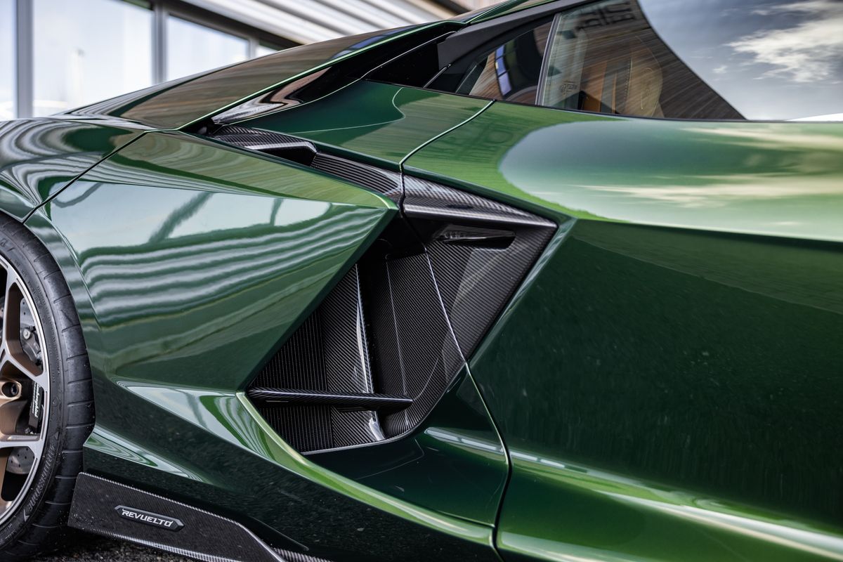 2024 Lamborghini Revuelto