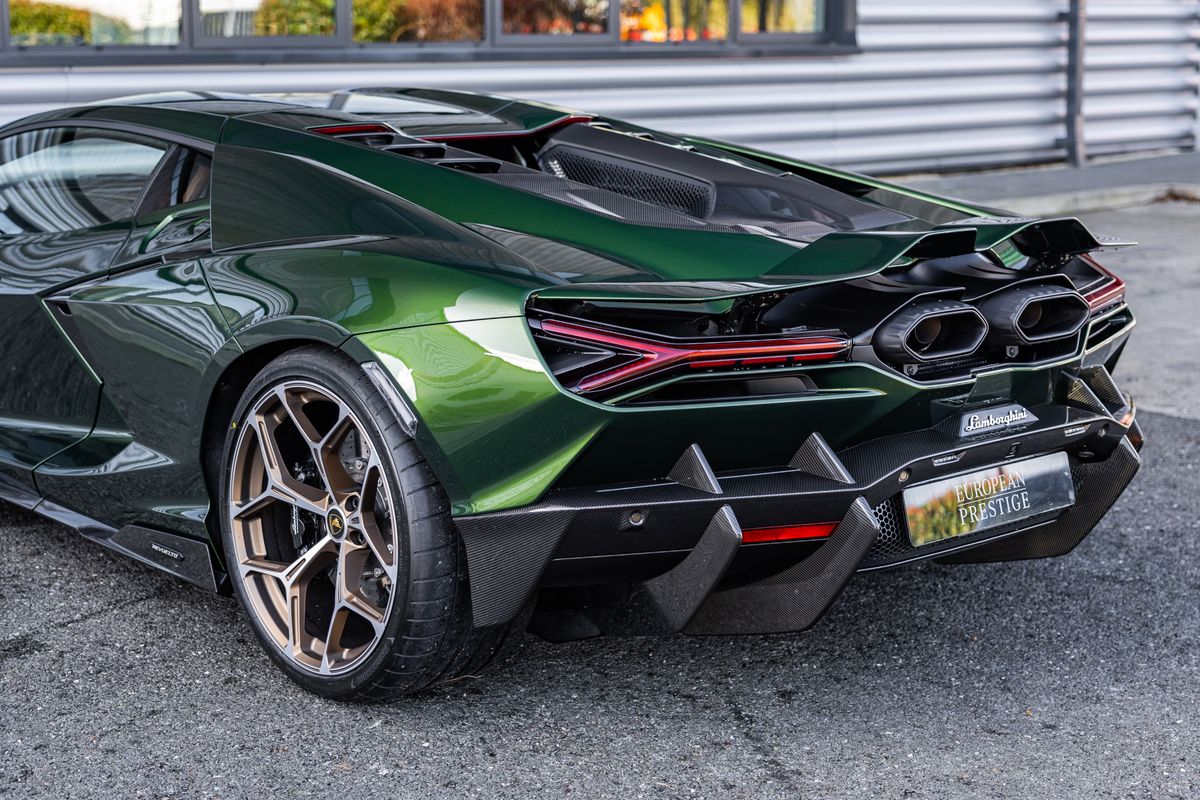 2024 Lamborghini Revuelto