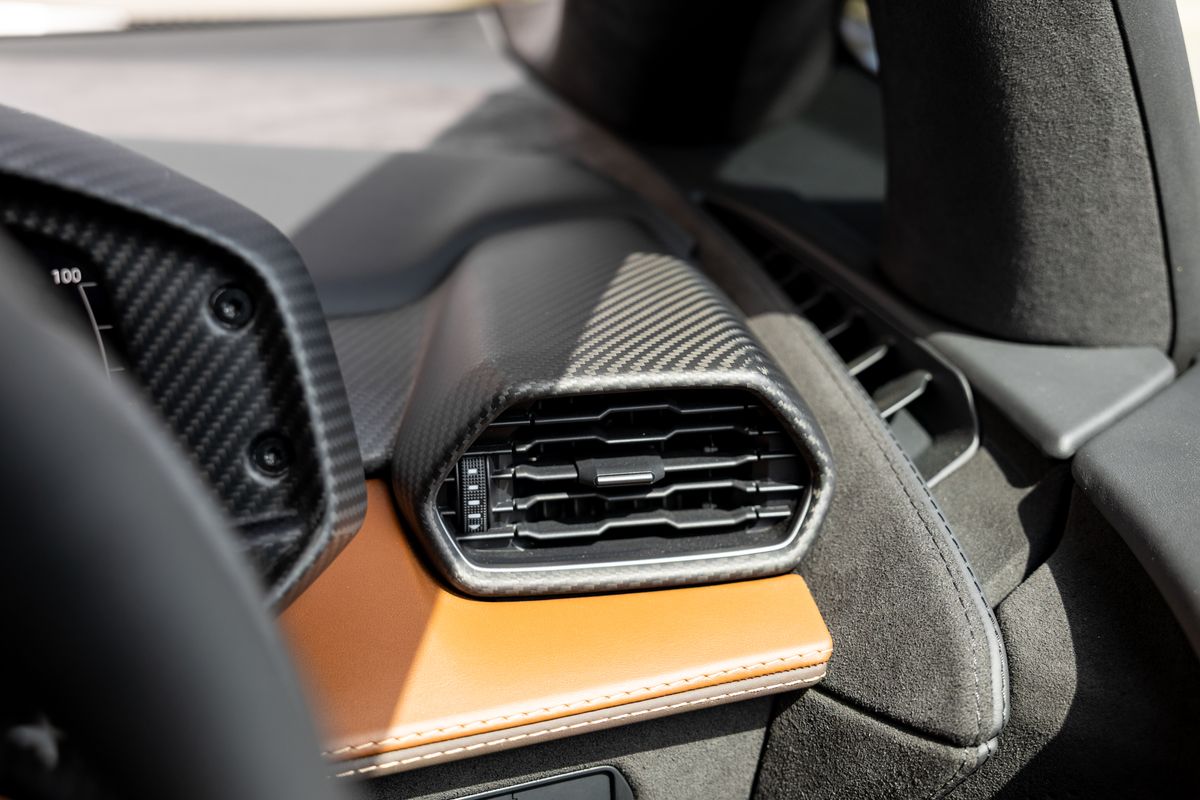 2024 Lamborghini Revuelto