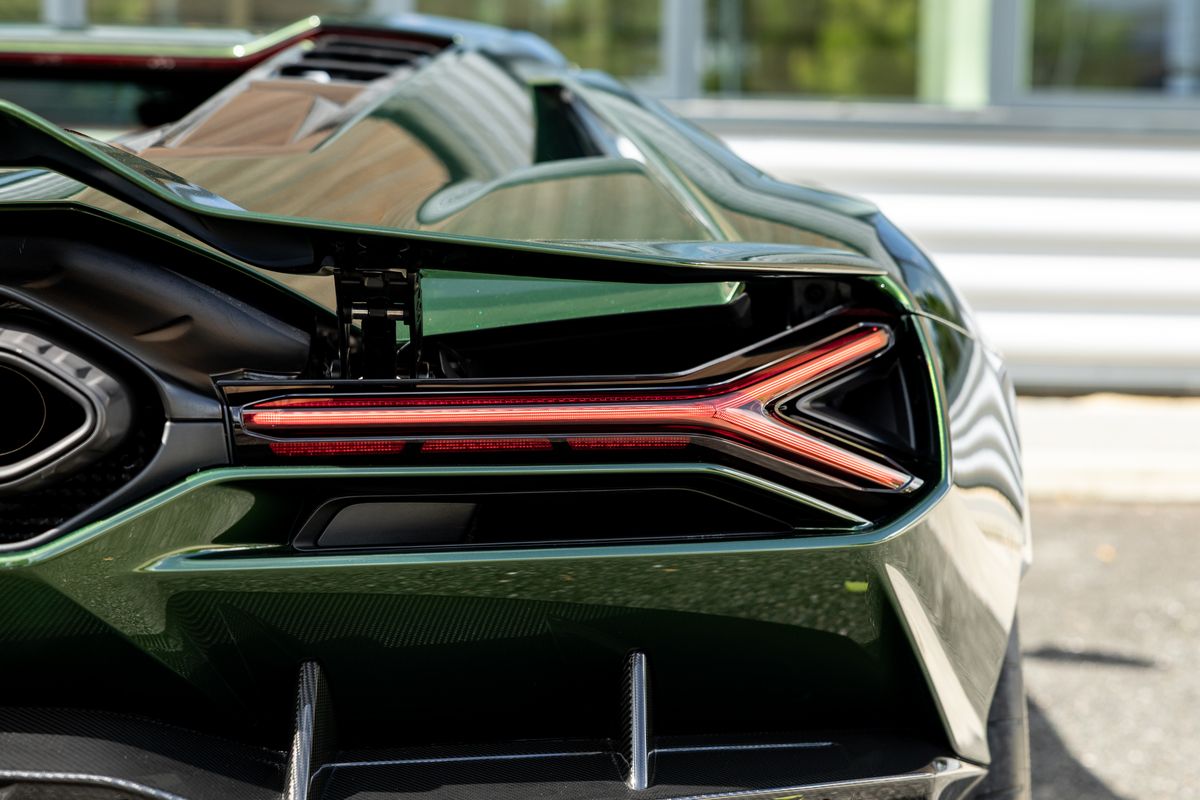 2024 Lamborghini Revuelto