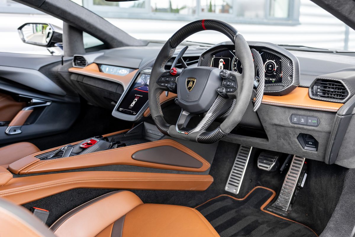 2024 Lamborghini Revuelto