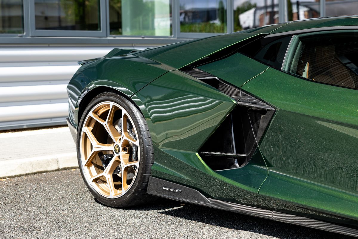 2024 Lamborghini Revuelto