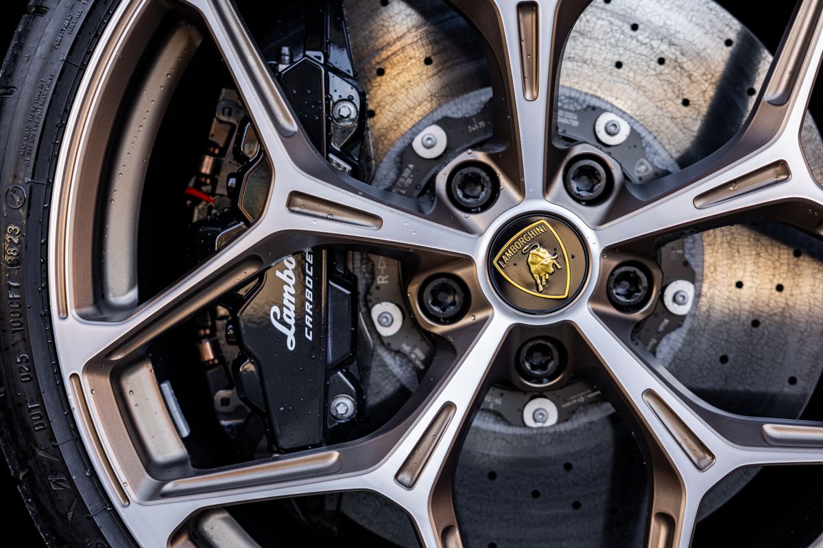2024 Lamborghini Revuelto