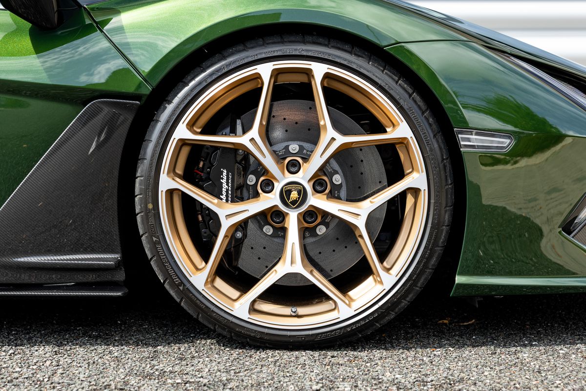2024 Lamborghini Revuelto