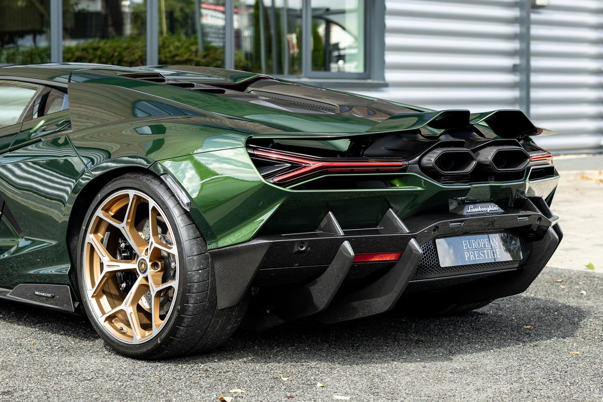 2024 Lamborghini Revuelto