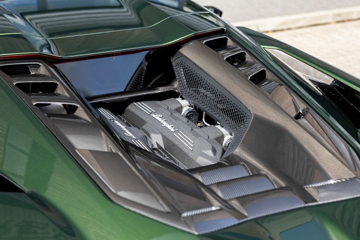 2024 Lamborghini Revuelto