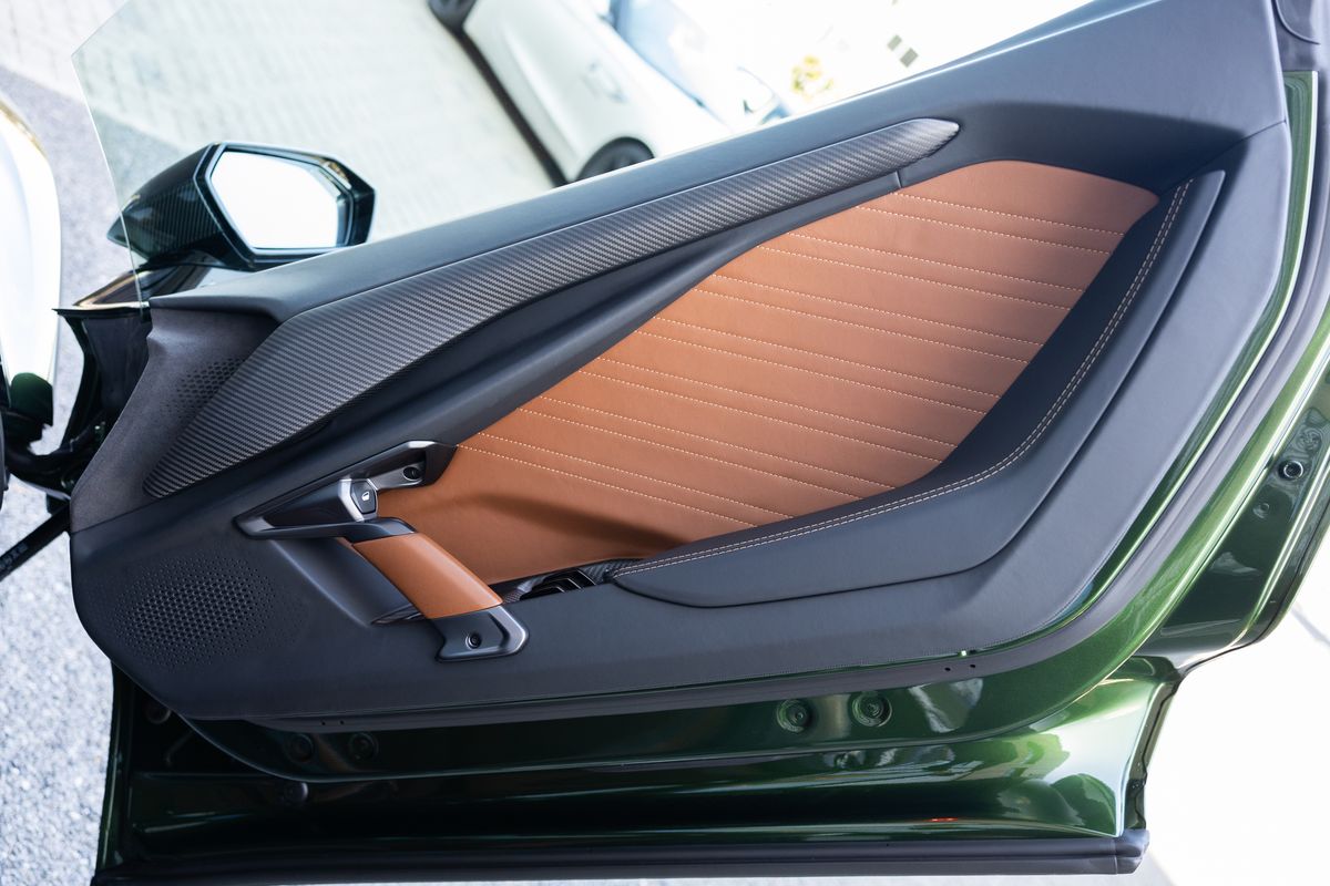 2024 Lamborghini Revuelto