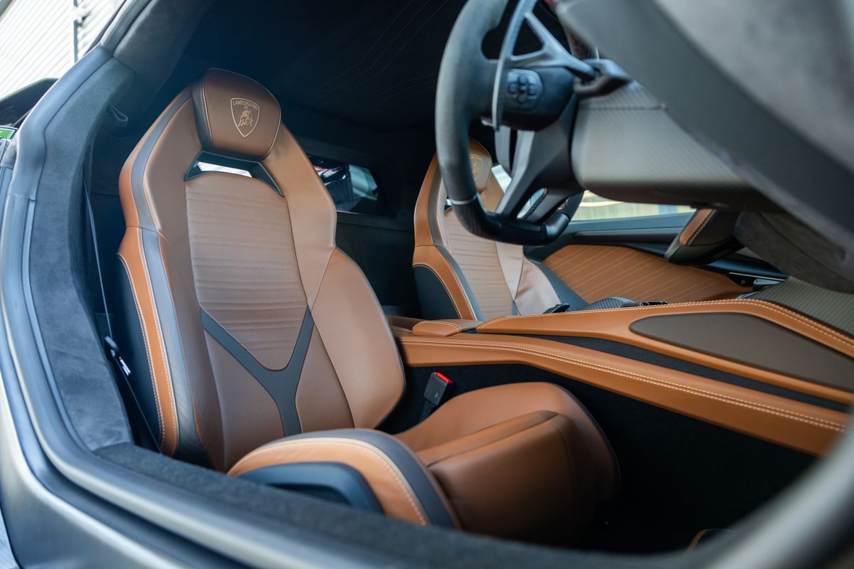 2024 Lamborghini Revuelto