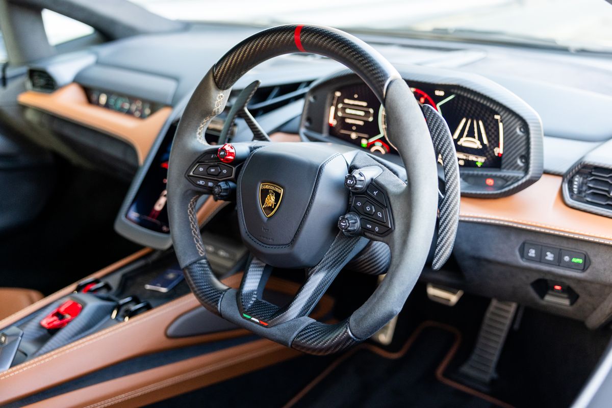 2024 Lamborghini Revuelto